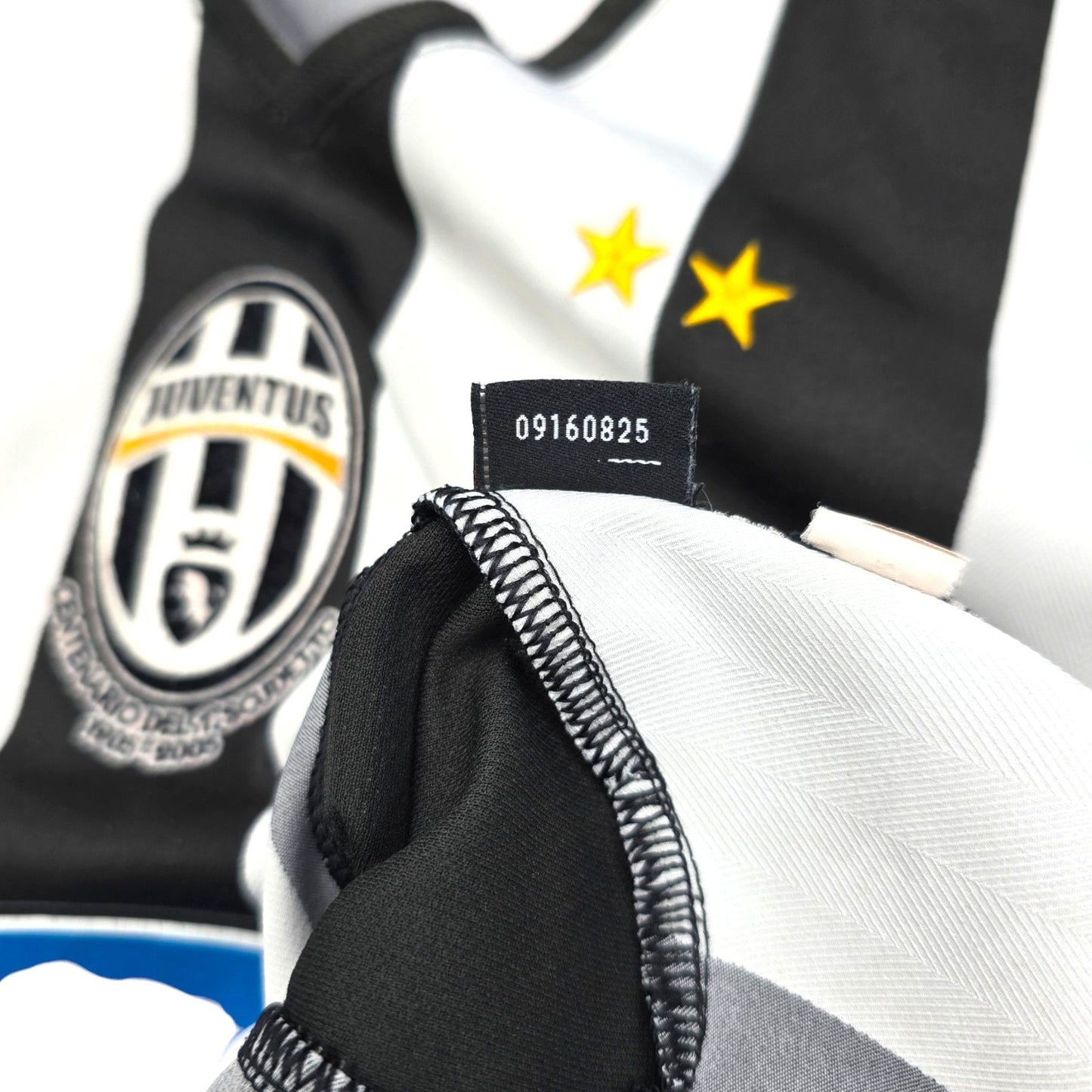 2005/06 Juventus Home Football Shirt (S) Nike