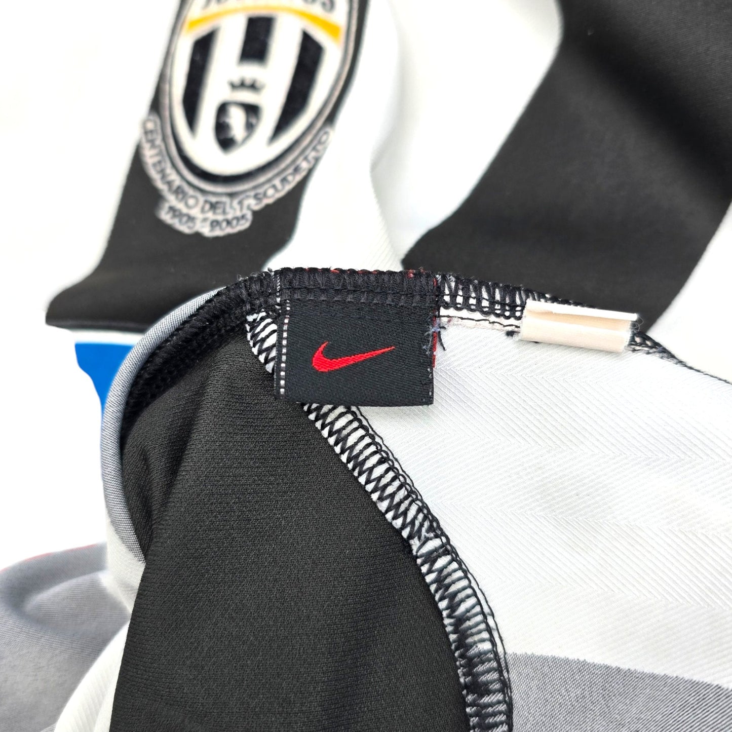 2005/06 Juventus Home Football Shirt (S) Nike