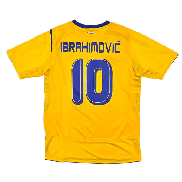 2005/06 Sweden Home Football Shirt (M) Umbro #10 Ibrahimovic