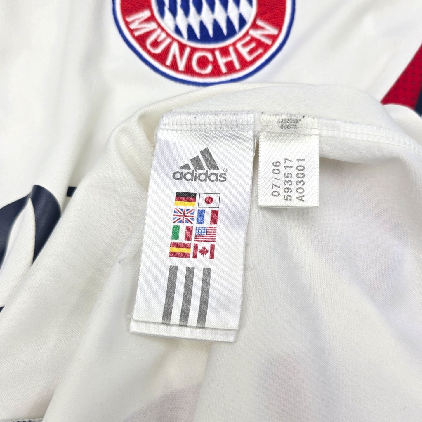 2006/07 Bayern Munich Away Football Shirt (L) Adidas #23 Hargreaves