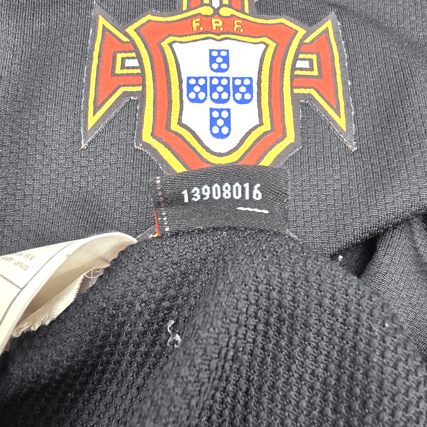 2006/07 Portugal Away Football Shirt (M) Nike #9 Pauleta