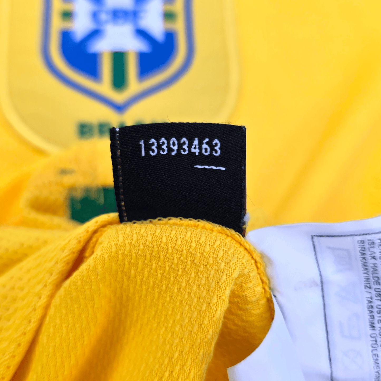 2006/08 Brazil Home Football Shirt (M) Nike #7 Adriano