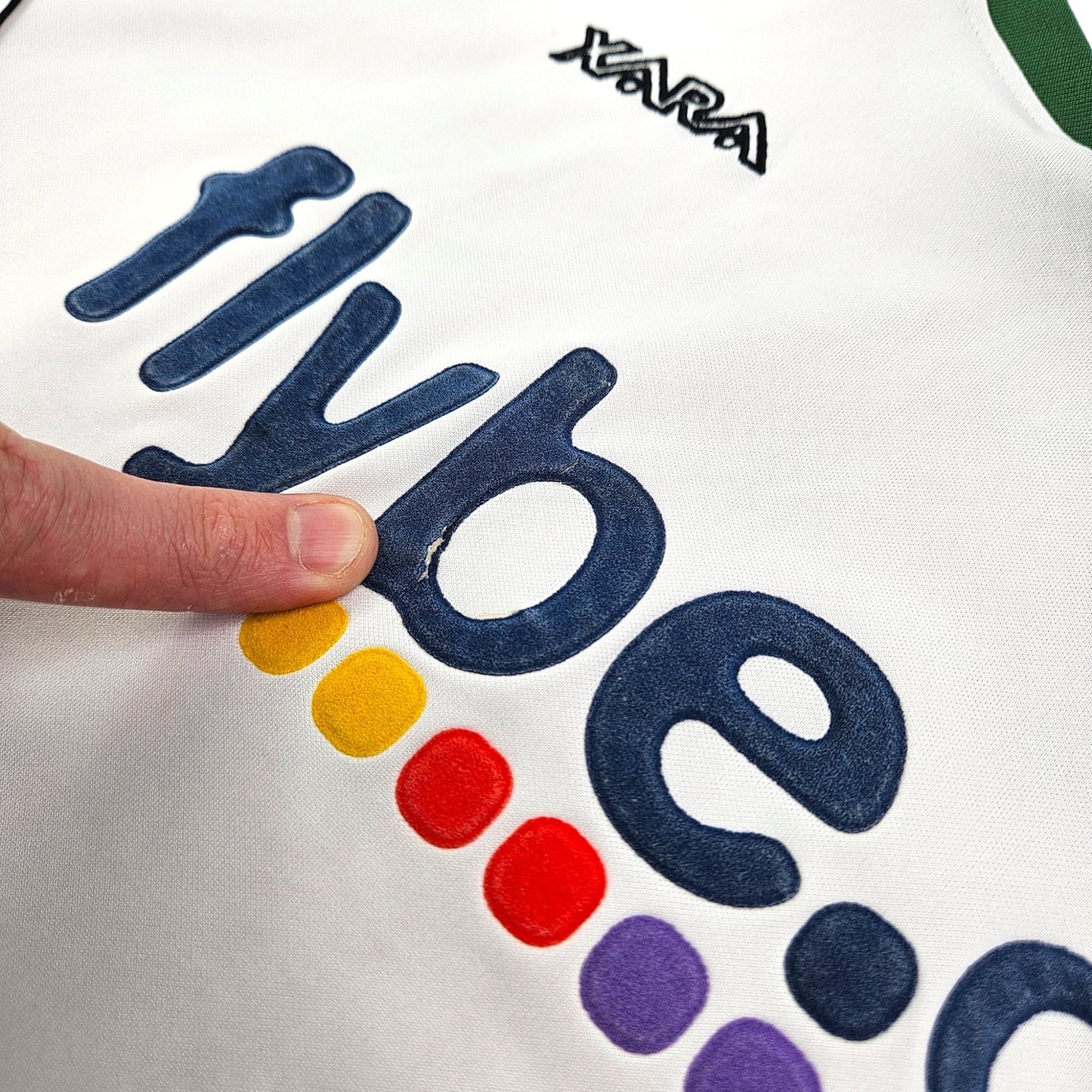 2006/08 Norwich City Away Football Shirt (L) XARA #9 Dublin