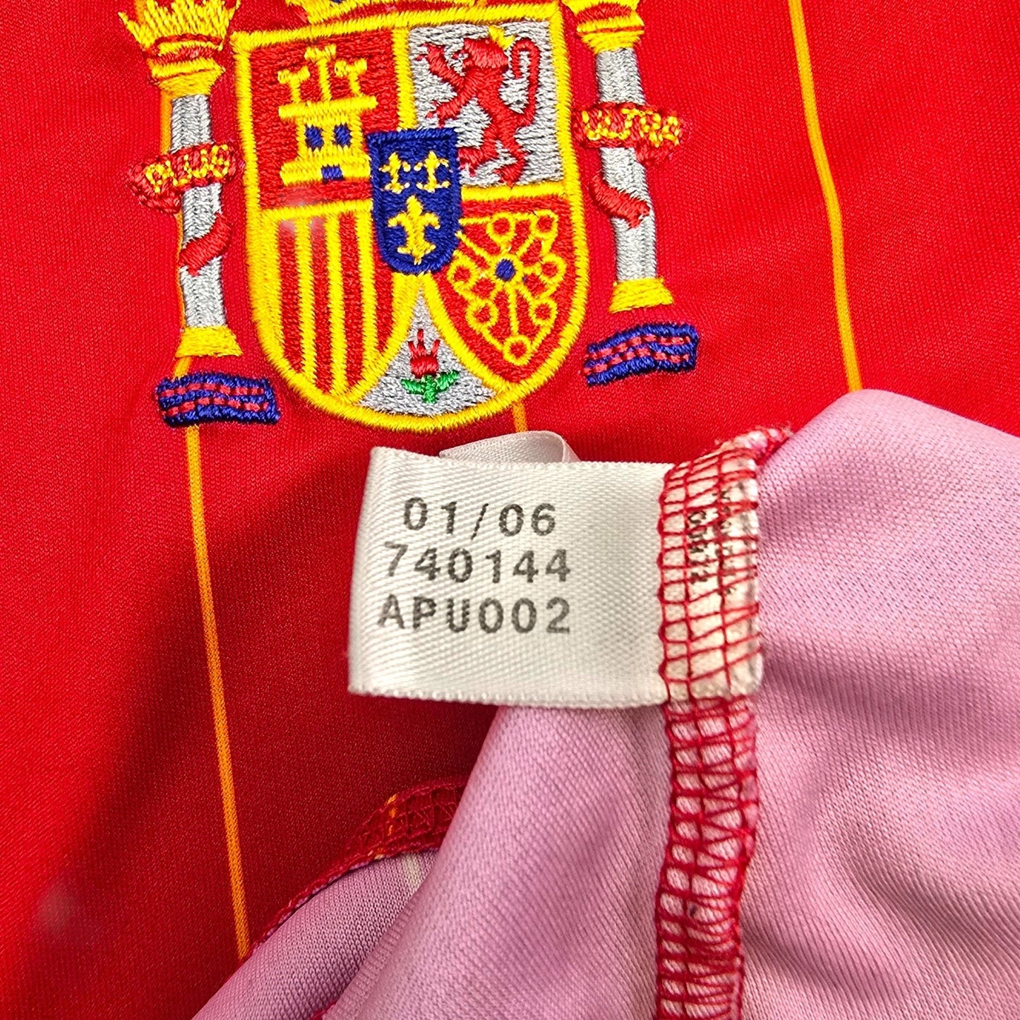 2006/08 Spain Home Football Shirt (L) Adidas #13 A. Iniesta