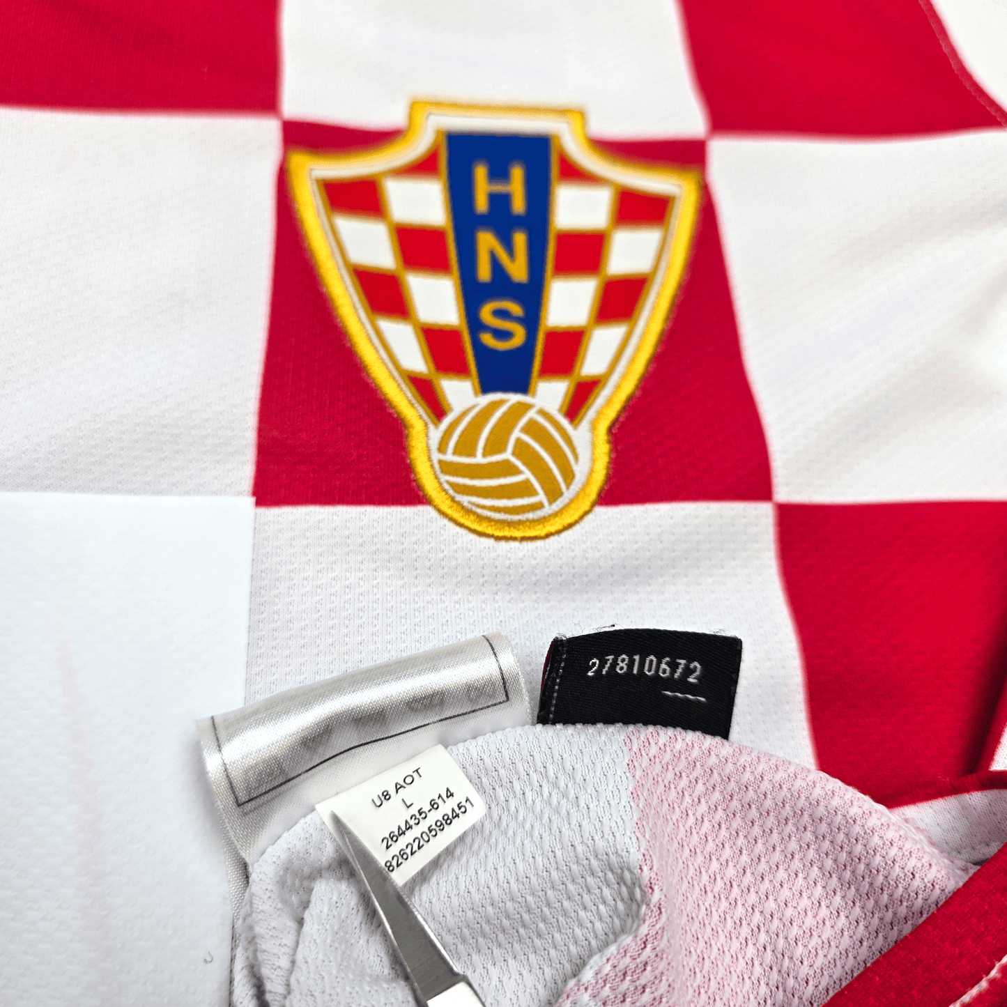 2008/09 Croatia Home Football Shirt (L) Nike #14 Modric