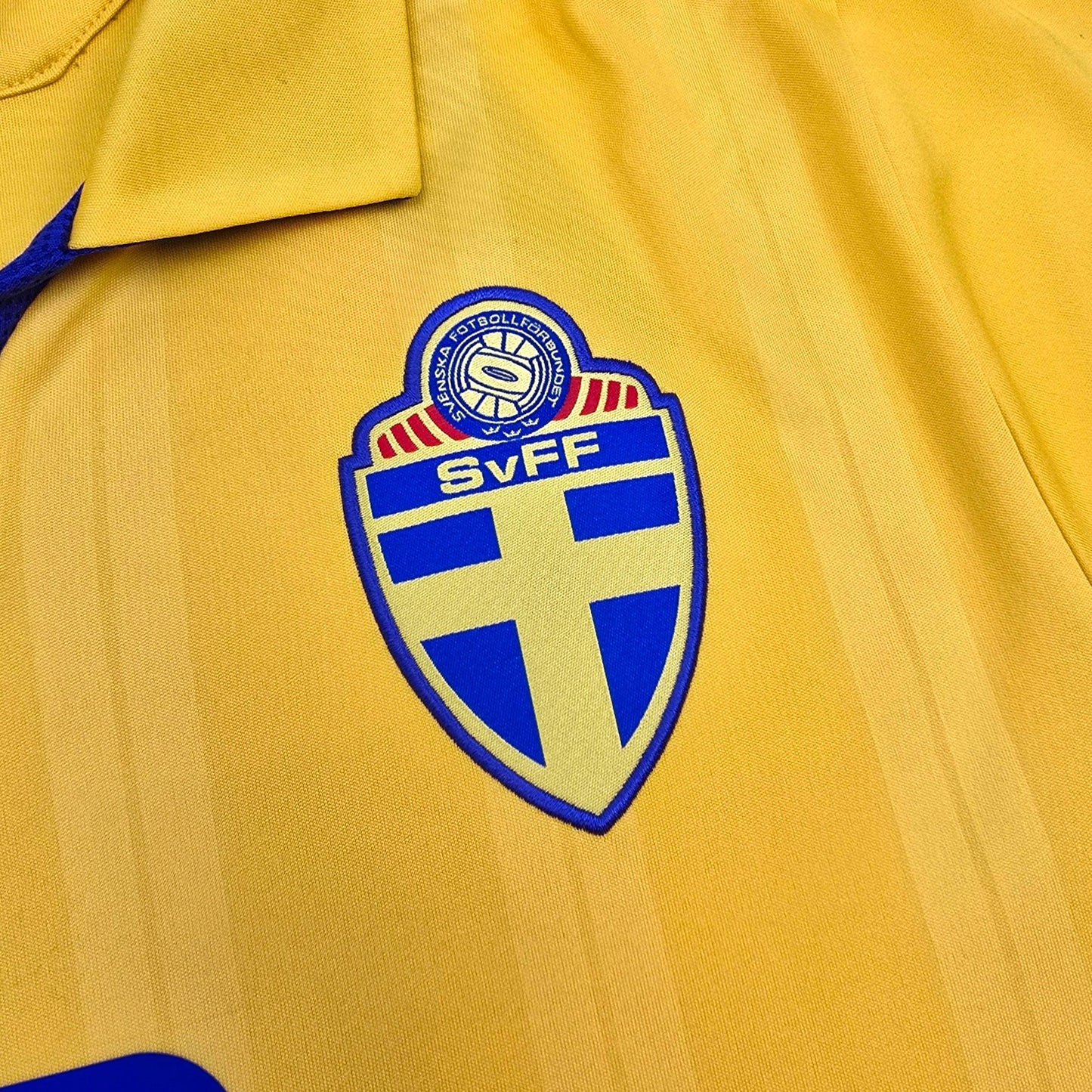 2009/10 Sweden Home Football Shirt (M) Umbro #10 Ibrahimovic
