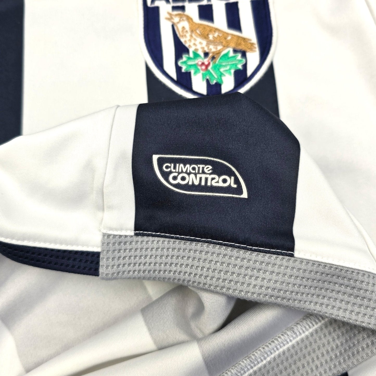 2009/10 West Bromwich Albion Home Football Shirt (M) Umbro #11 Brunt
