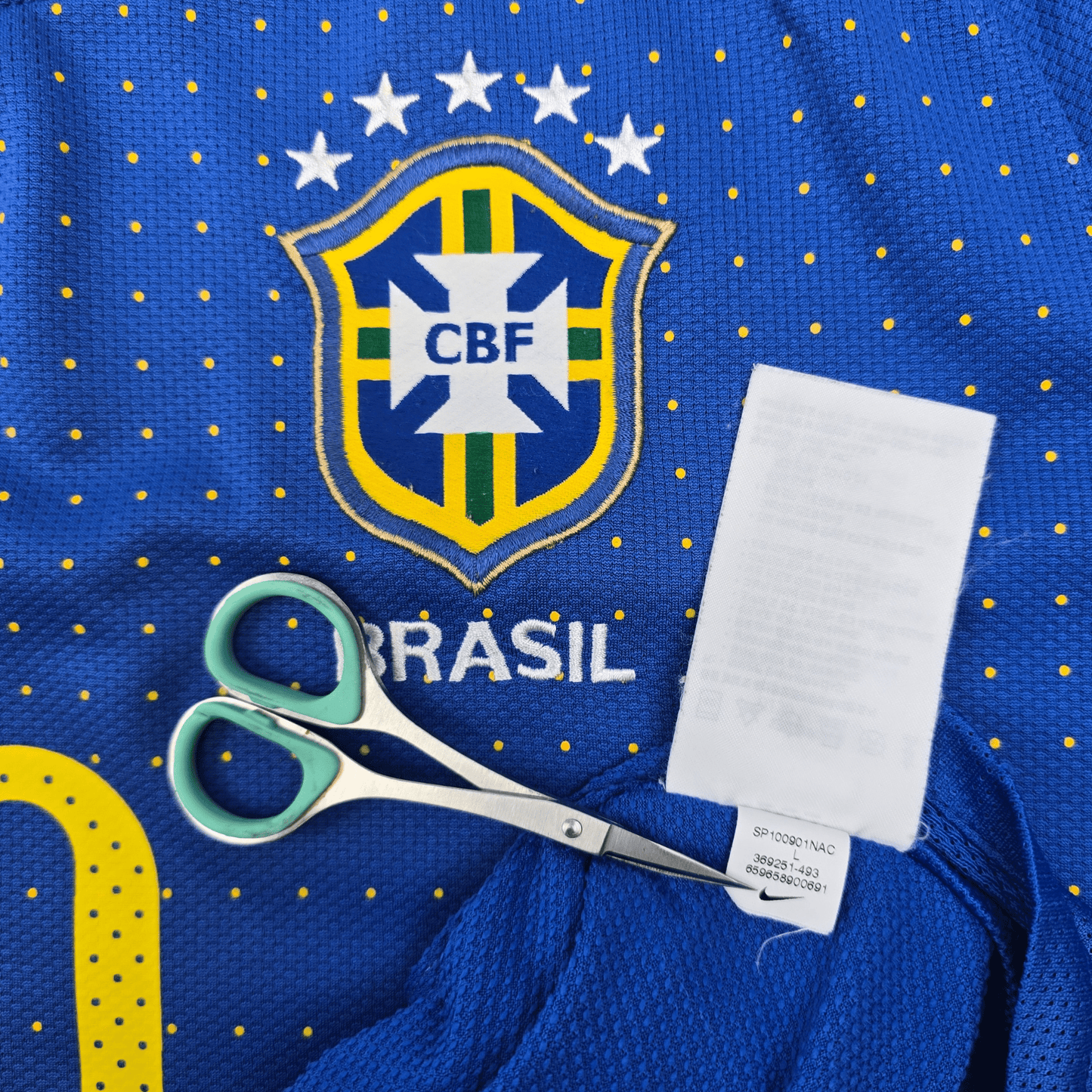 2010/11 Brazil Away Football Shirt (L) Nike #10 Kaka