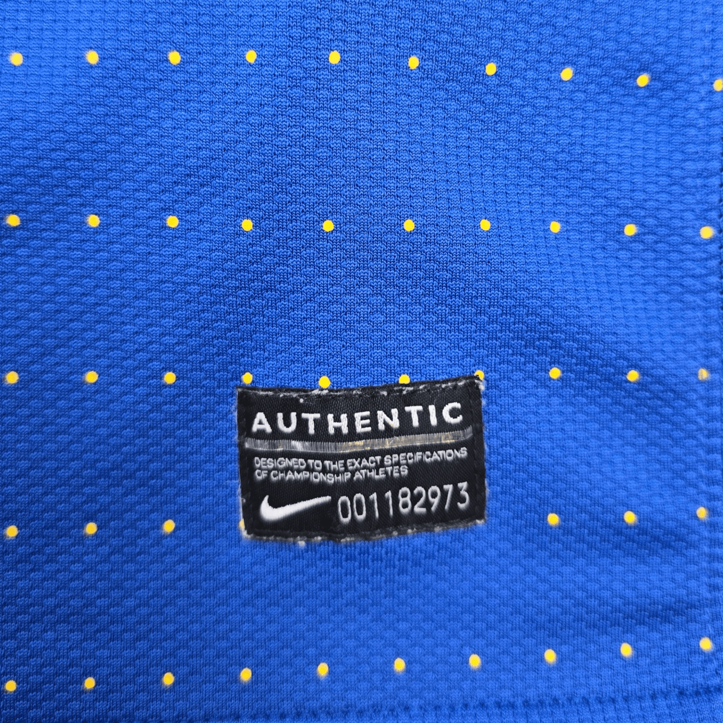 2010/11 Brazil Away Football Shirt (L) Nike #10 Kaka