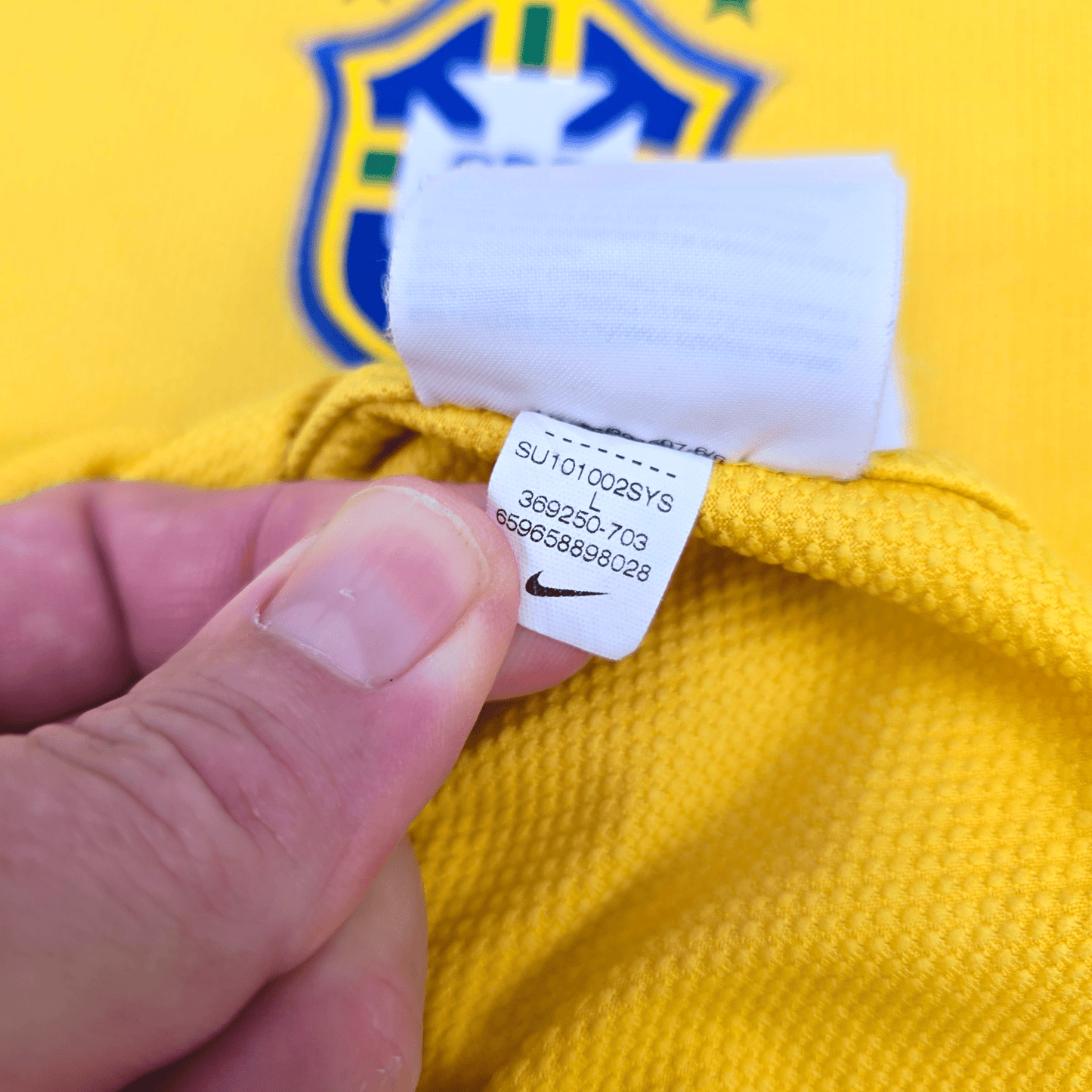 2010/11 Brazil Home Football Shirt (L) Nike #10 Kaka