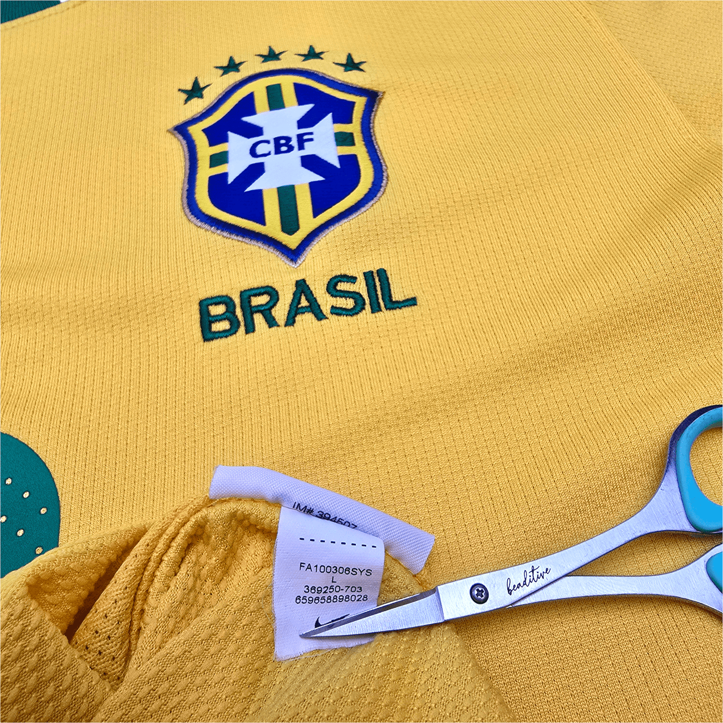 2010/11 Brazil Home Football Shirt (L) Nike #10 Ronaldinho