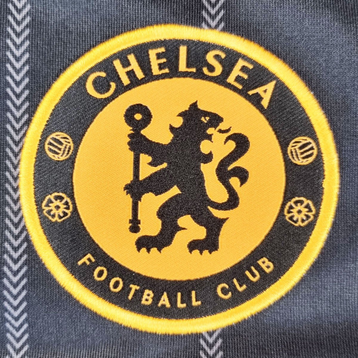 2010/11 Chelsea Away Football Shirt (L) Adidas #5 Essien