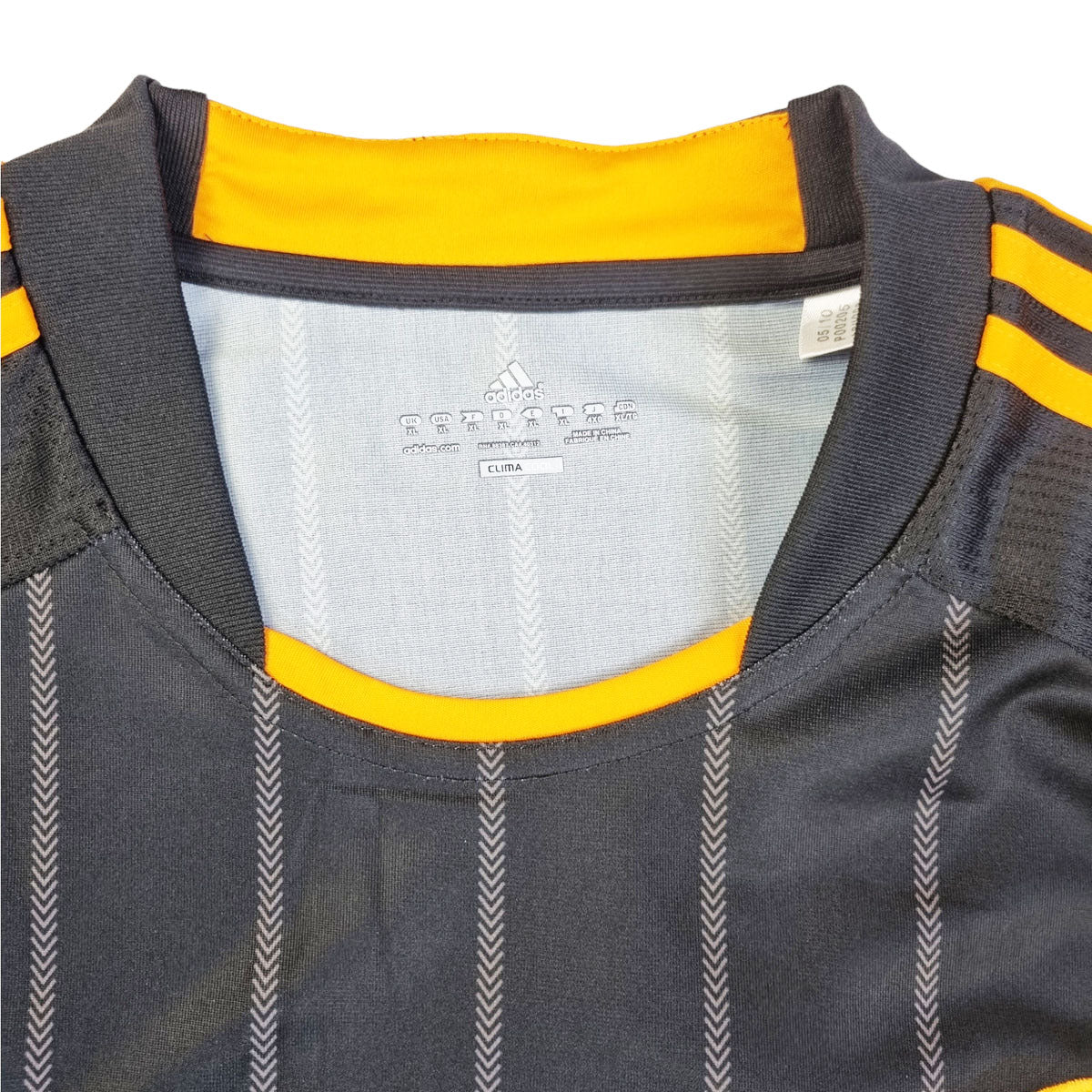 2010/11 Chelsea Away Football Shirt (L) Adidas #5 Essien