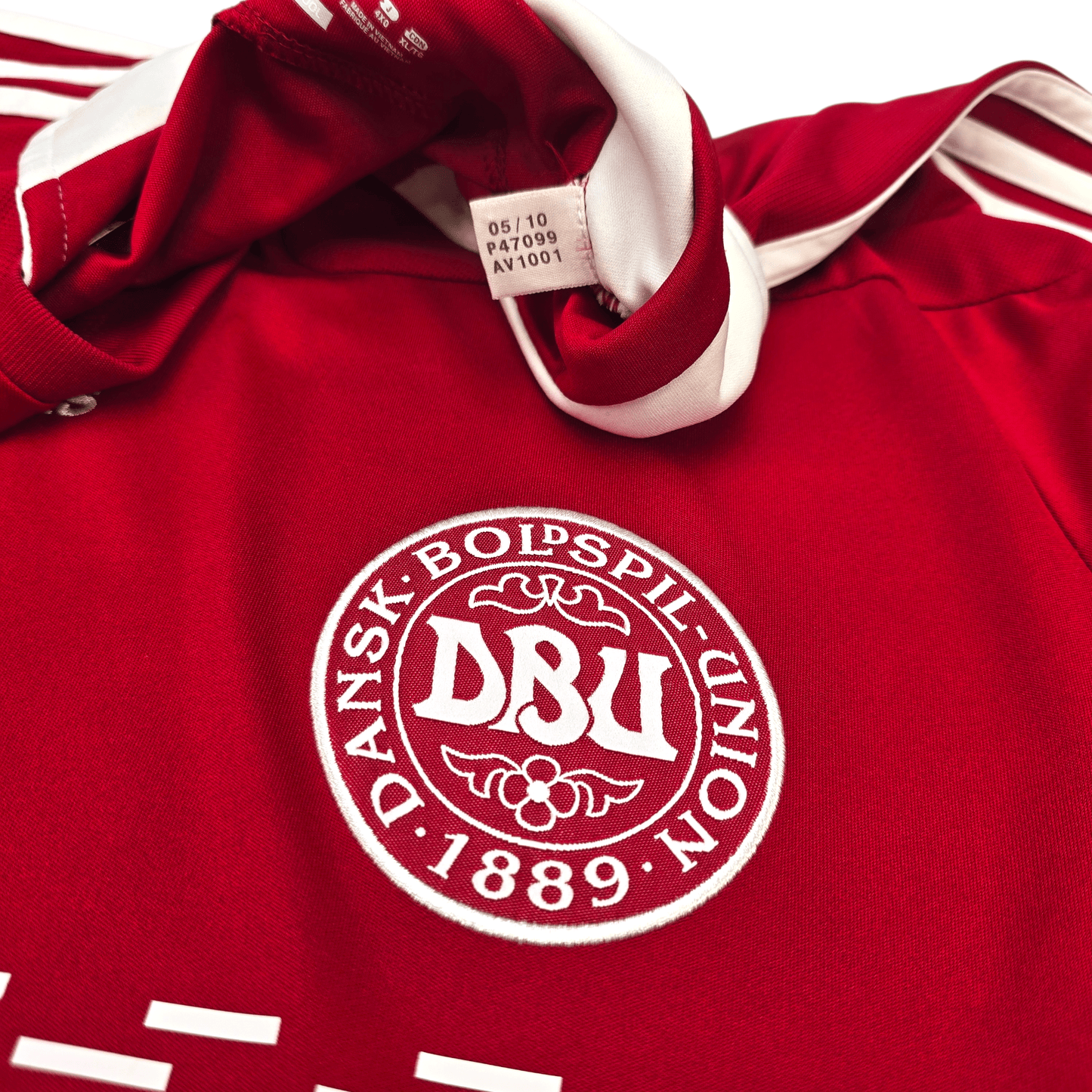 2010/11 Denmark Home Football Shirt (XL) Adidas #4 Agger