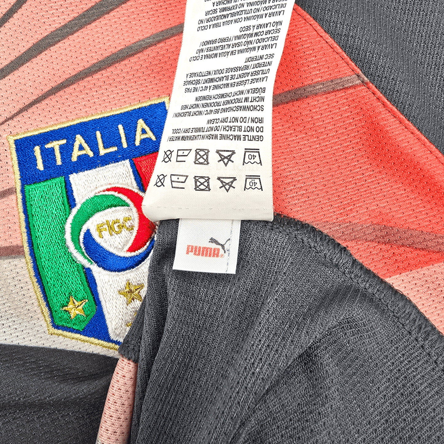 2010/11 Italy Goal Keeper Football Shirt (L) Puma #1 Buffon
