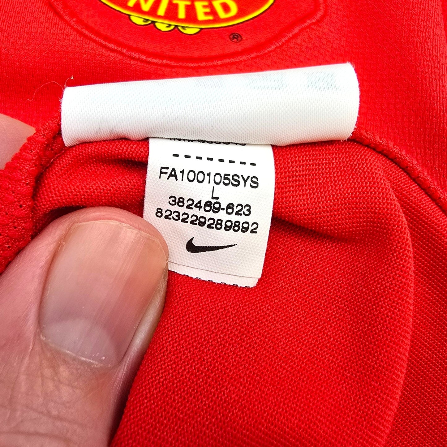 2010/11 Manchester United Home Football Shirt (L) Nike #25 Valencia