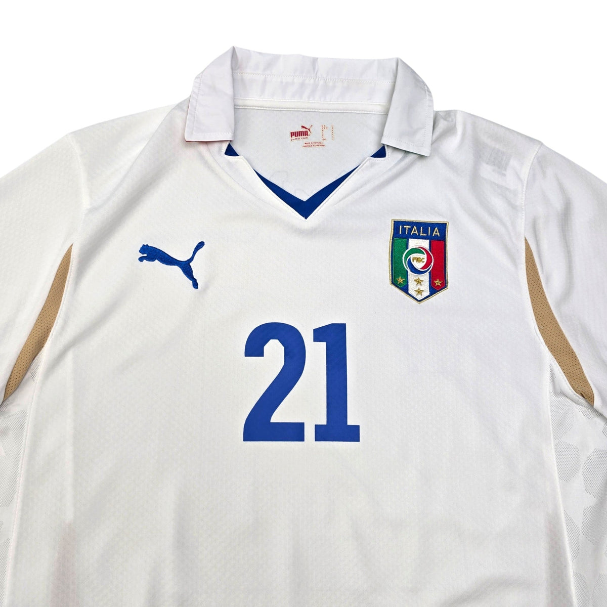 2010/12 Italy Away Football Shirt (L) Puma #21 Pirlo