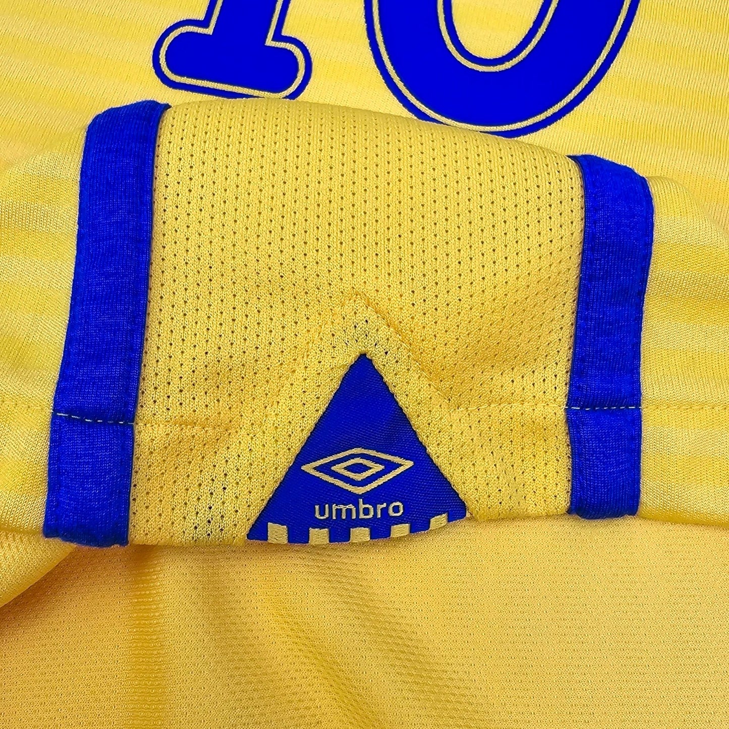 2010/12 Sweden Home Football Shirt (L) Umbro #10 Ibrahimovic