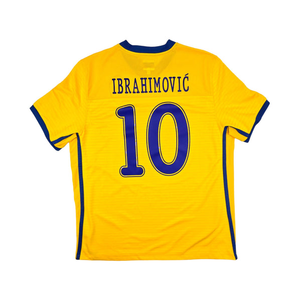 2010/12 Sweden Home Football Shirt (L) Umbro #10 Ibrahimovic
