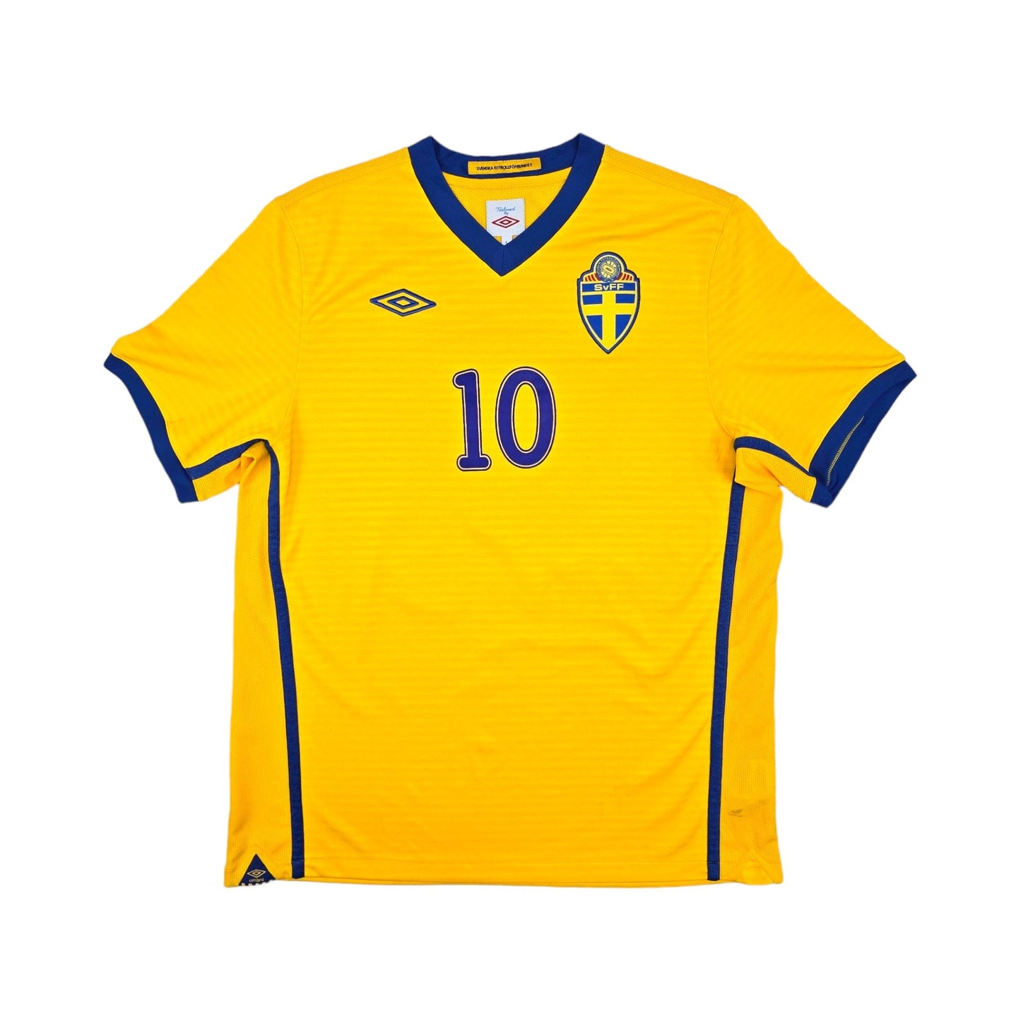 2010/12 Sweden Home Football Shirt (L) Umbro #10 Ibrahimovic