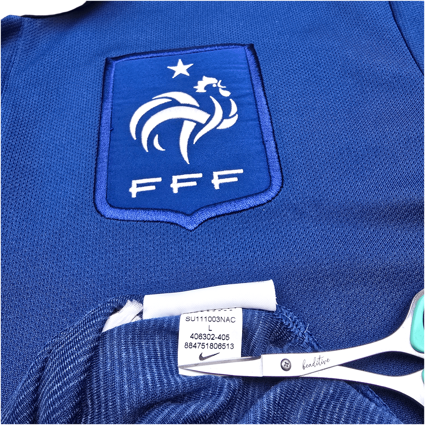 2011/12 France Home Football Shirt (L) Nike #10 Benzema