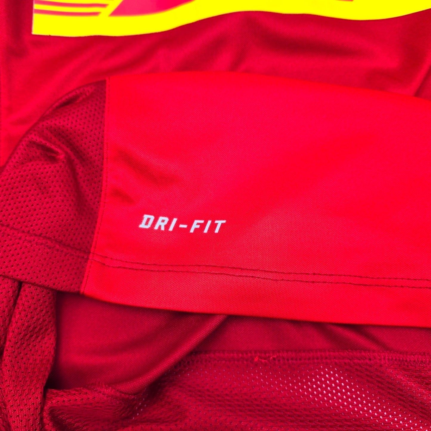 2011/12 Manchester United Training Shirt (S) Nike