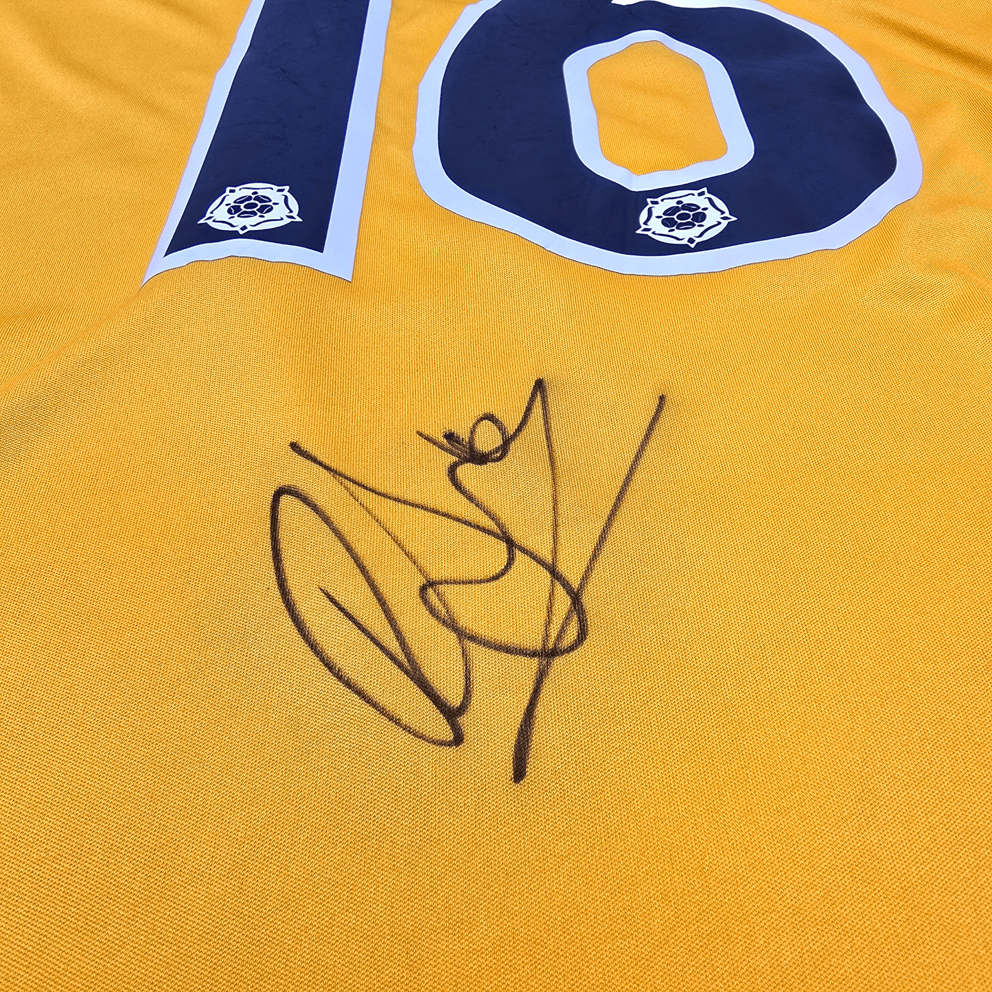2012/13 Cambridge United Home Football Shirt (L) Burrda #16 Jarvis (Matchworn/Signed)