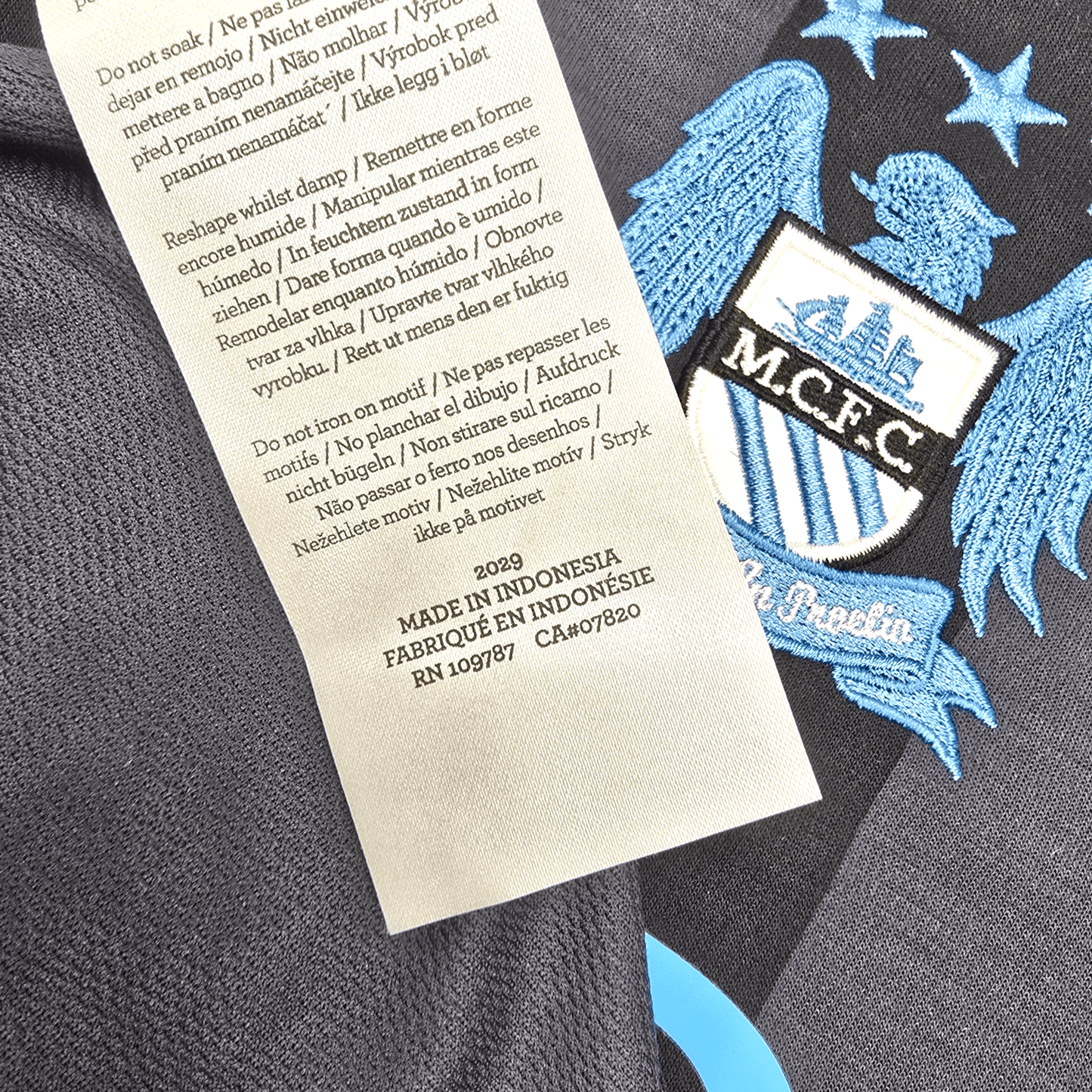 2012/13 Manchester City Third Football Shirt (XL) Umbro #4 Kompany (BNWTs)