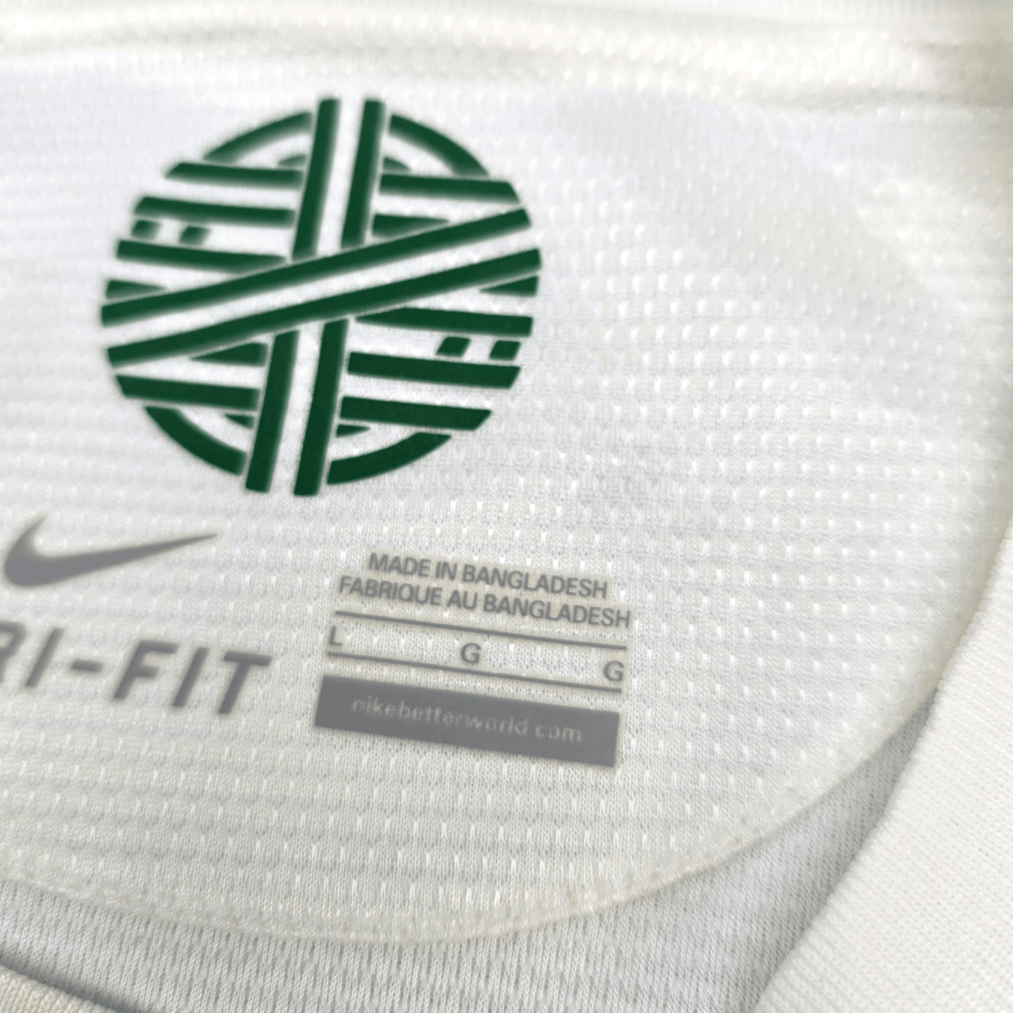 2012/13 Portugal Away Football Shirt (L) Nike #20 Deco