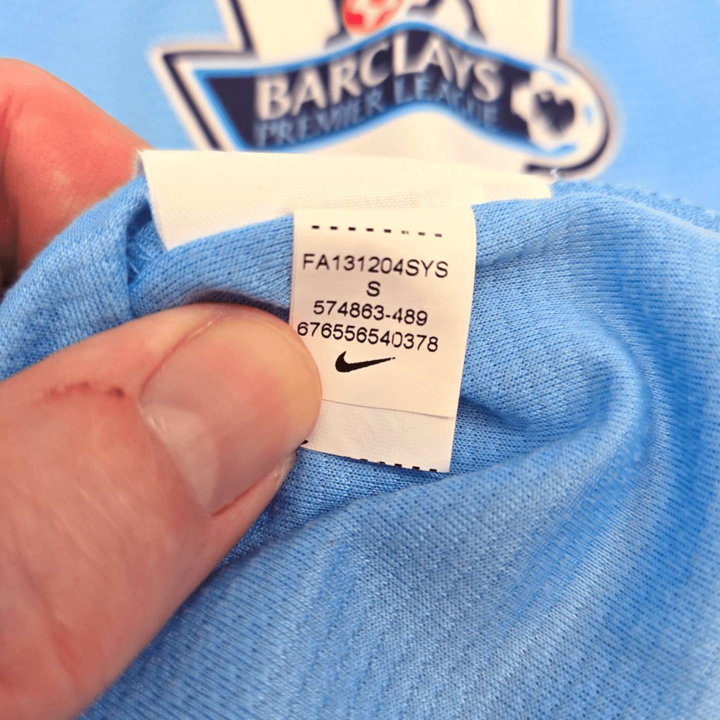2013/14 Manchester City Home Football Shirt (S) Nike #25 Fernandinho