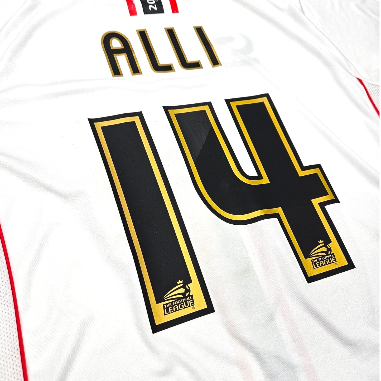 2013/14 MK Dons Home Football Shirt (L) Sondico #14 Alli