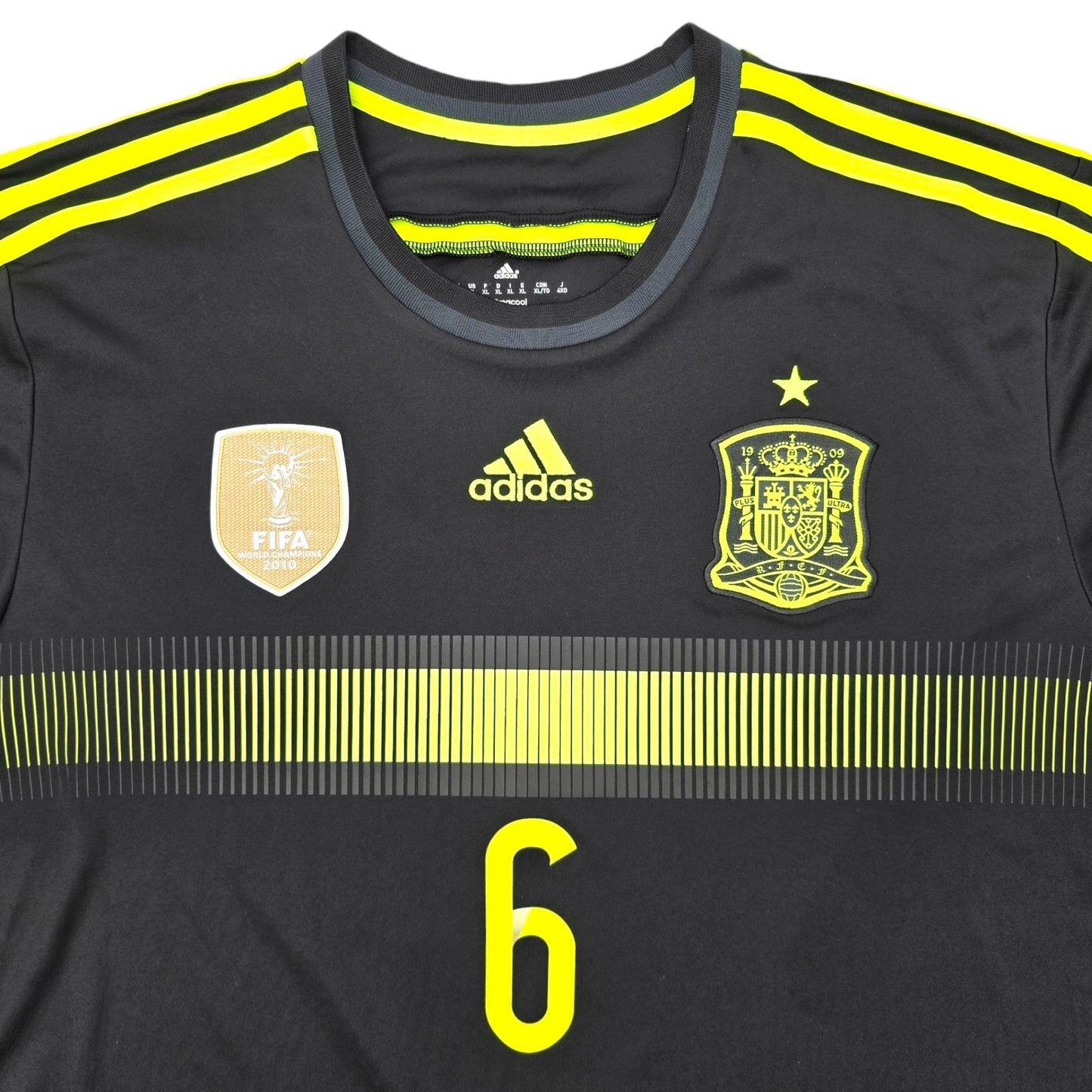 2013/15 Spain Away Football Shirt (XL) Adidas #6 Iniesta
