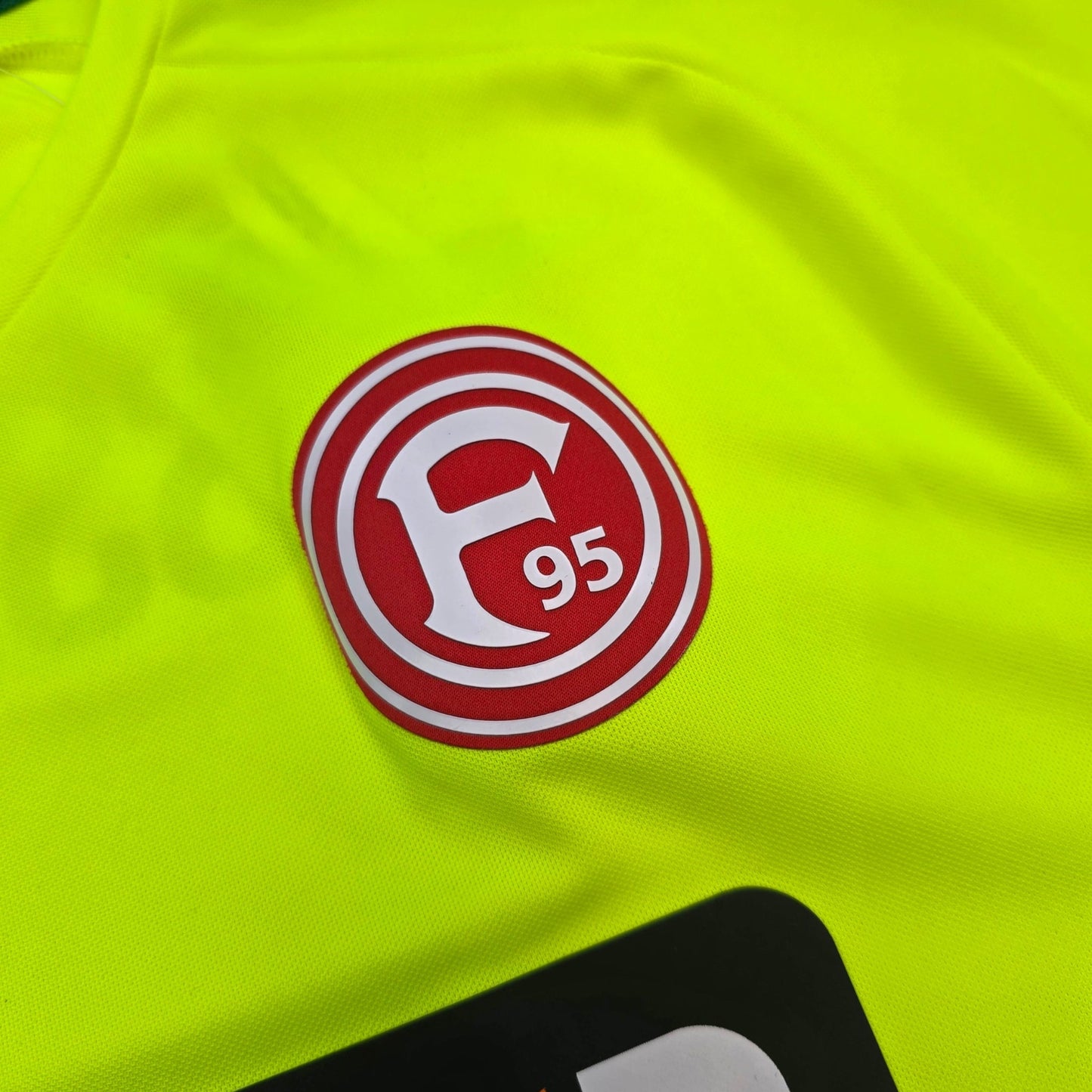 2014/15 Fortuna Dusseldorf Third Football Shirt (L) Puma