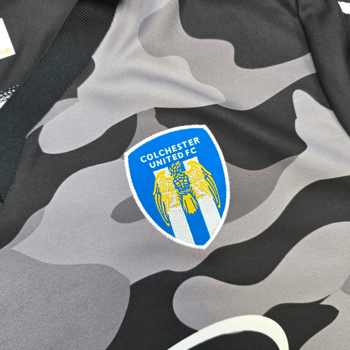 2018/19 Colchester United Away Football Shirt (M) Macron