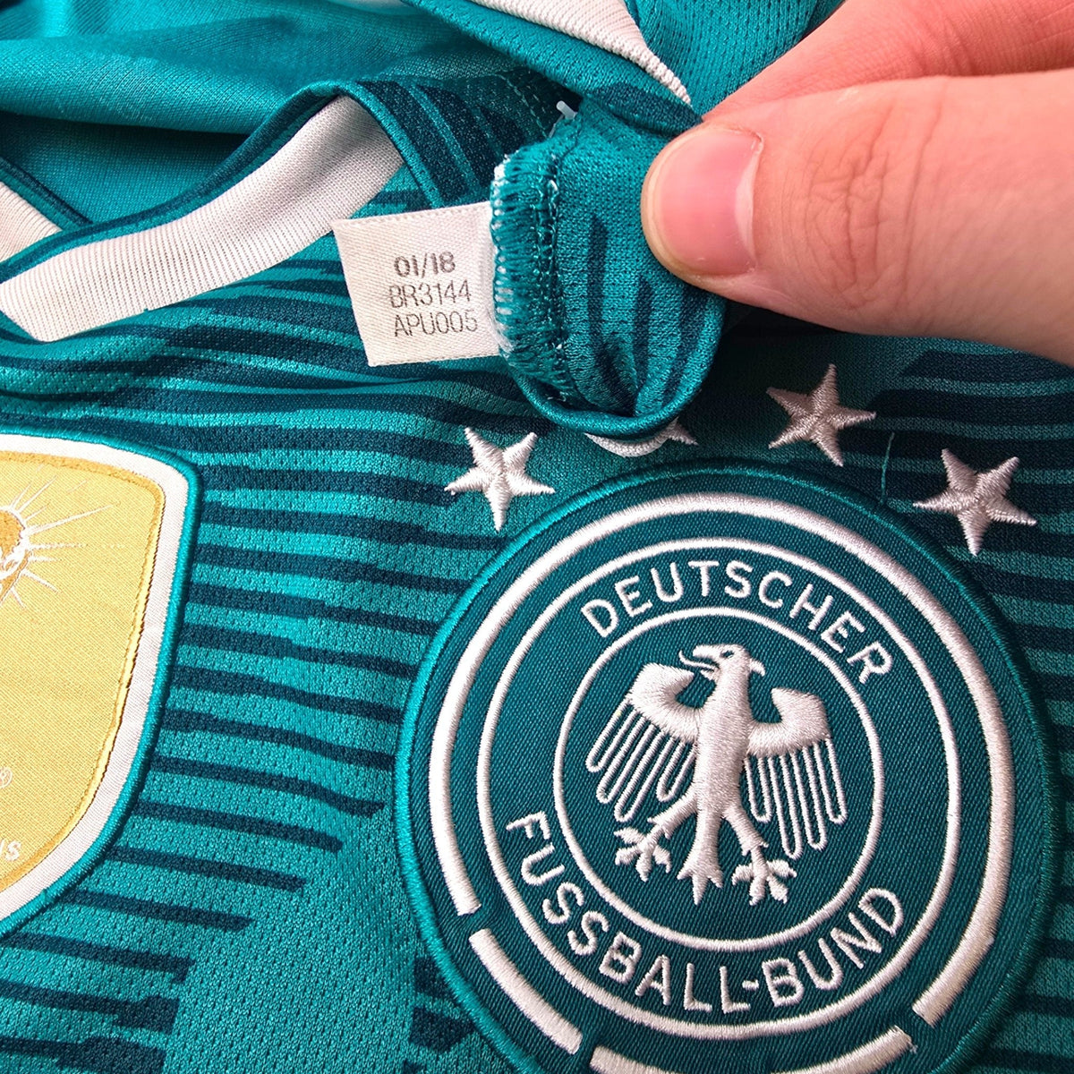 2018/19 Germany Away Football Shirt (XL) Adidas #10 Ozil