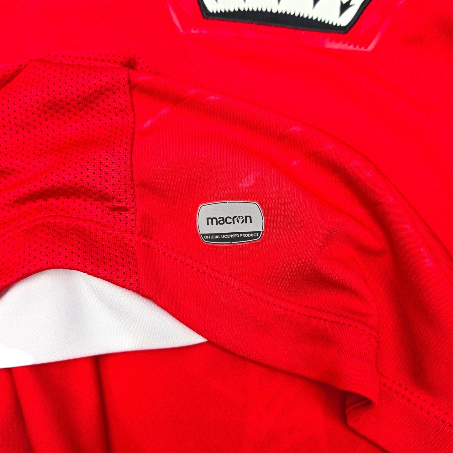 2018/19 Liechtenstein Away Football Shirt (S) Macron