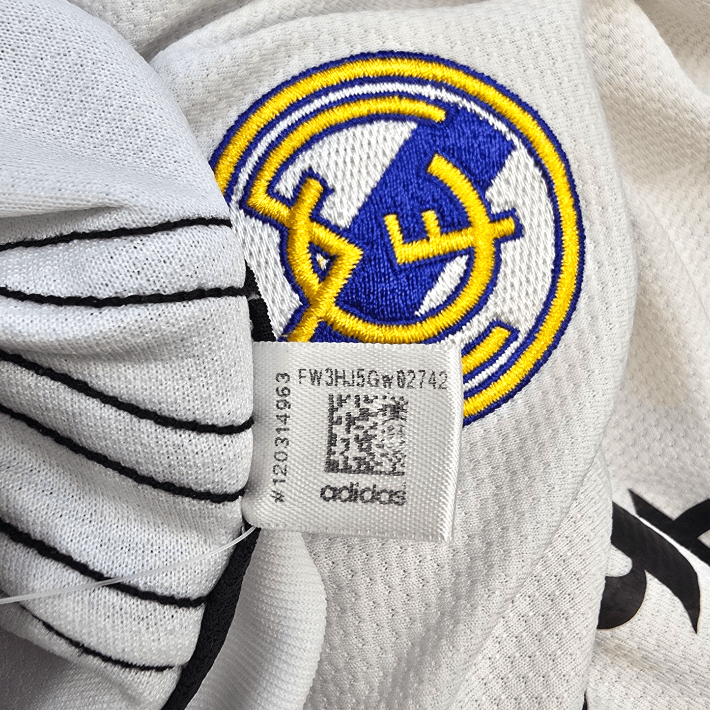 2018/19 Real Madrid Home Football Shirt (L) Adidas #9 Benzema