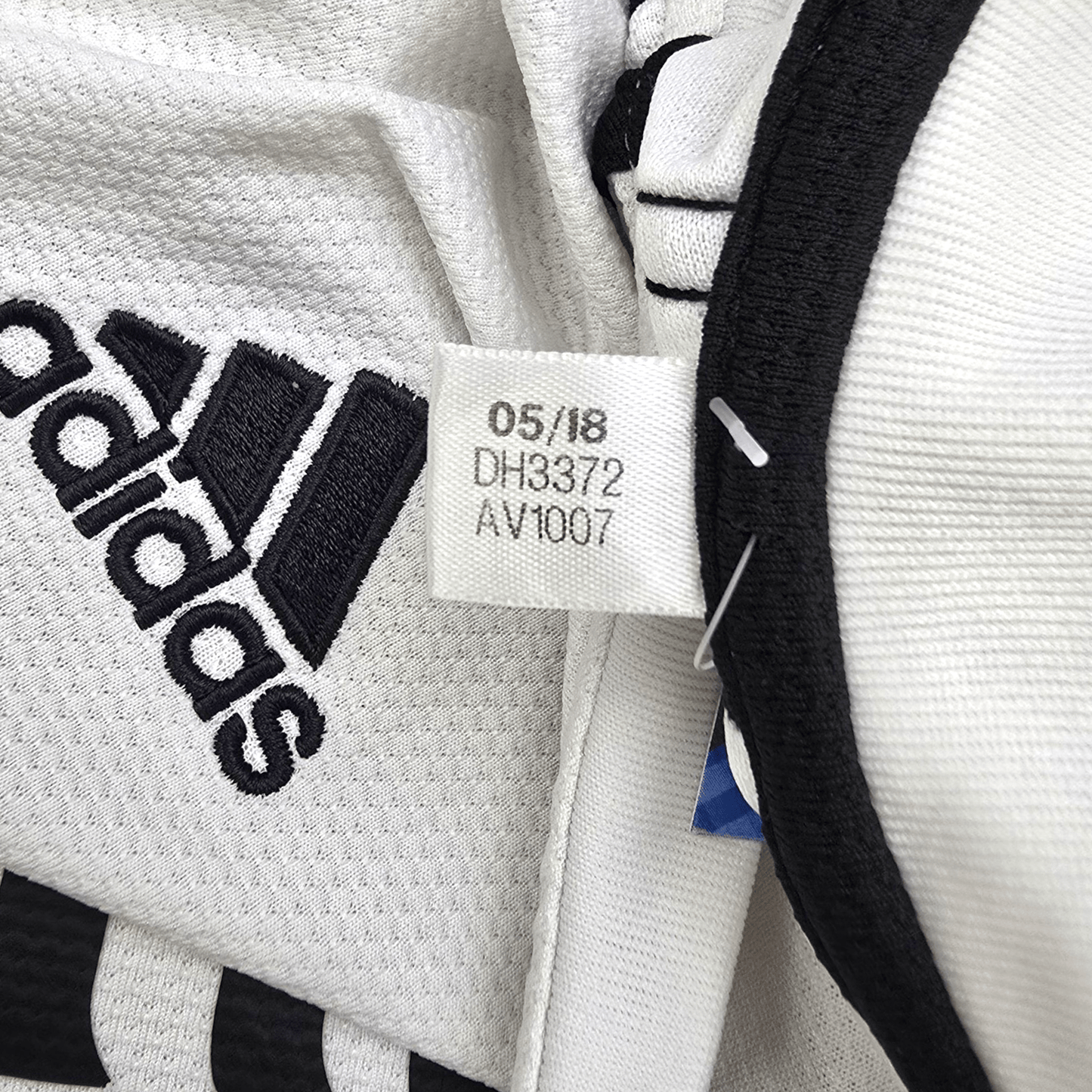 2018/19 Real Madrid Home Football Shirt (L) Adidas #9 Benzema