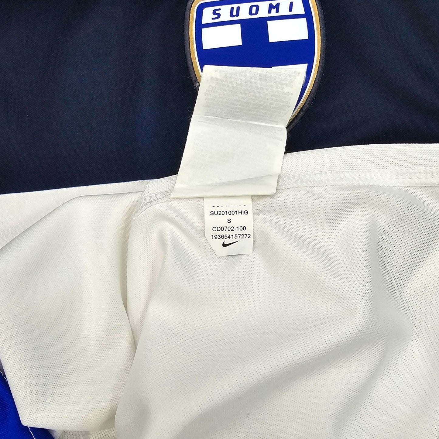 2020/21 Finland Home Football Shirt (S) Airo #10 Pukki