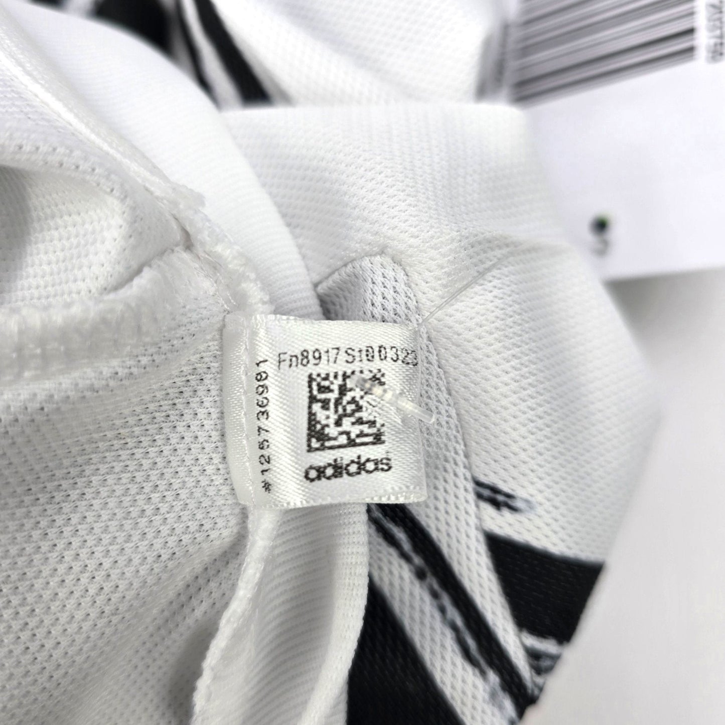 2020/21 Juventus Home Football Shirt (S) Adidas #22 Chiesa