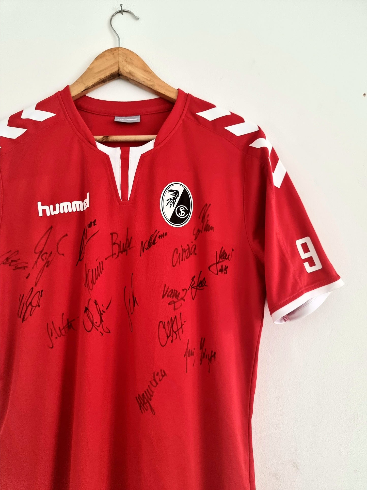 Hummel SC Freiburg 17/18 Signed Training Top Small