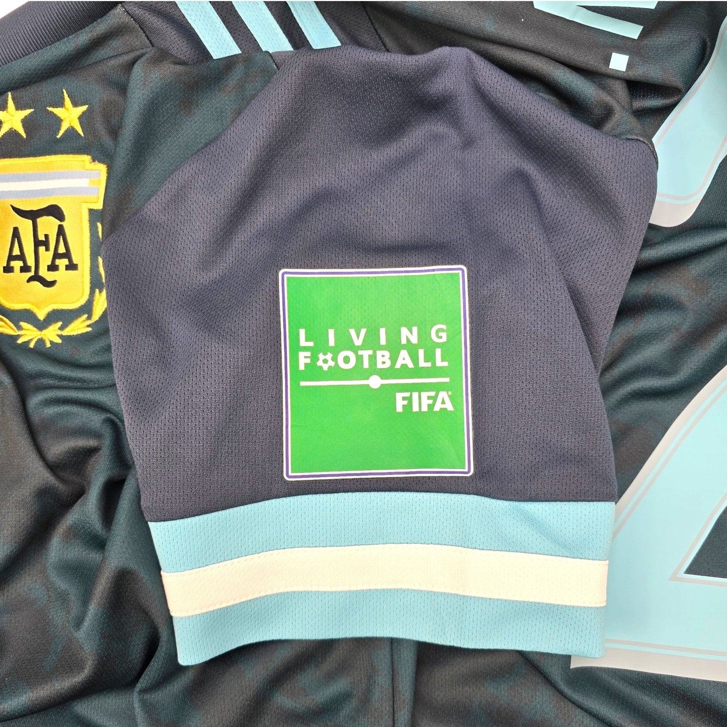 2021/22 Argentina Away Football Shirt (M) Adidas #22 Martinez (WCQ)