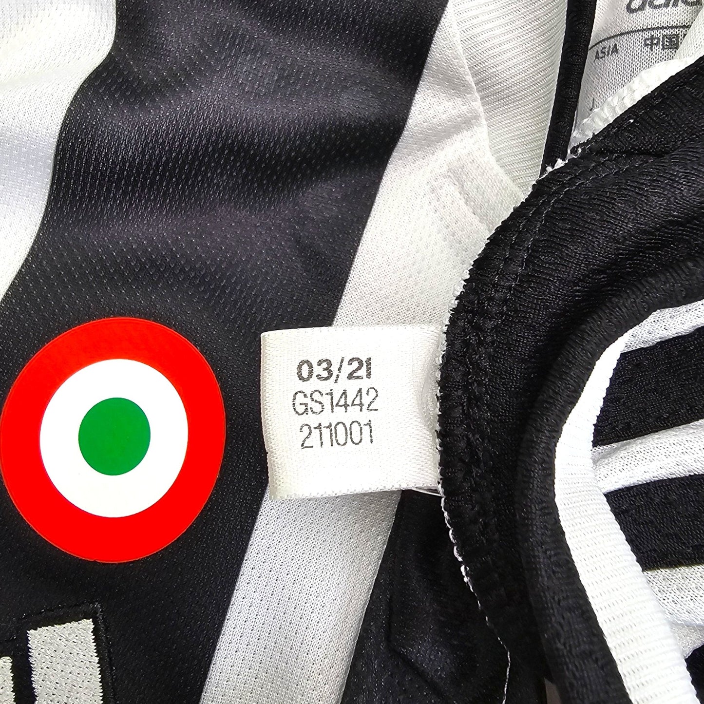 2021/22 Juventus Home Football Shirt (M) Adidas #22 Chiesa