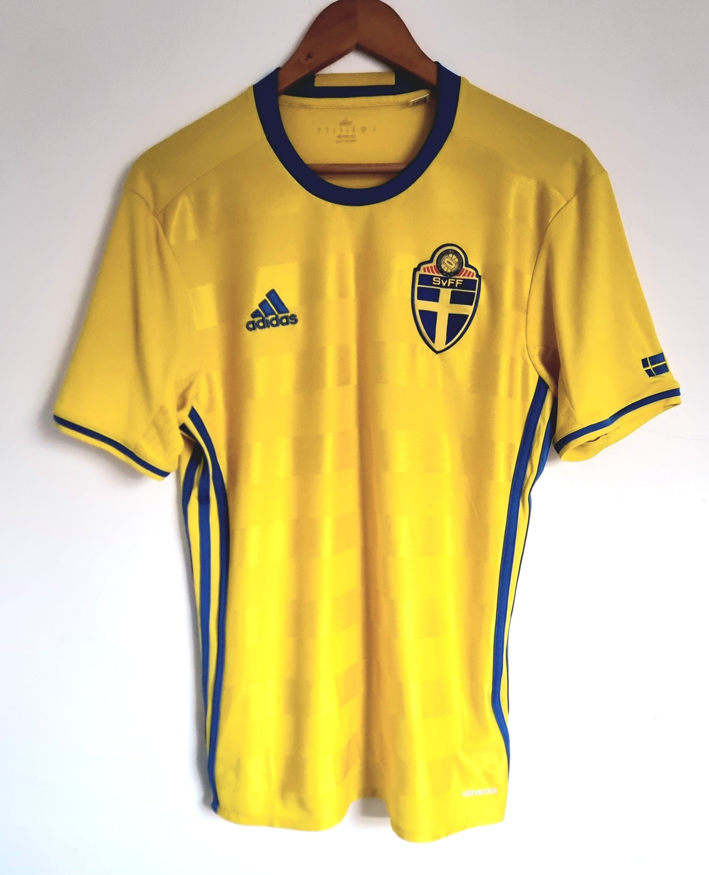 Adidas Sweden 16/17 Home Shirt Small