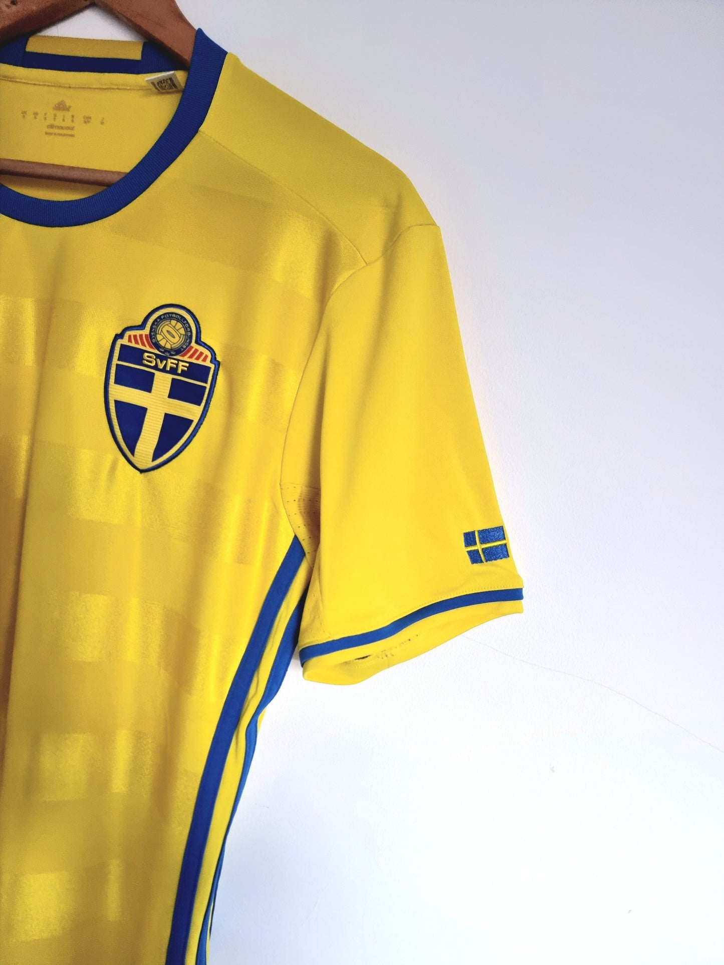 Adidas Sweden 16/17 Home Shirt Small