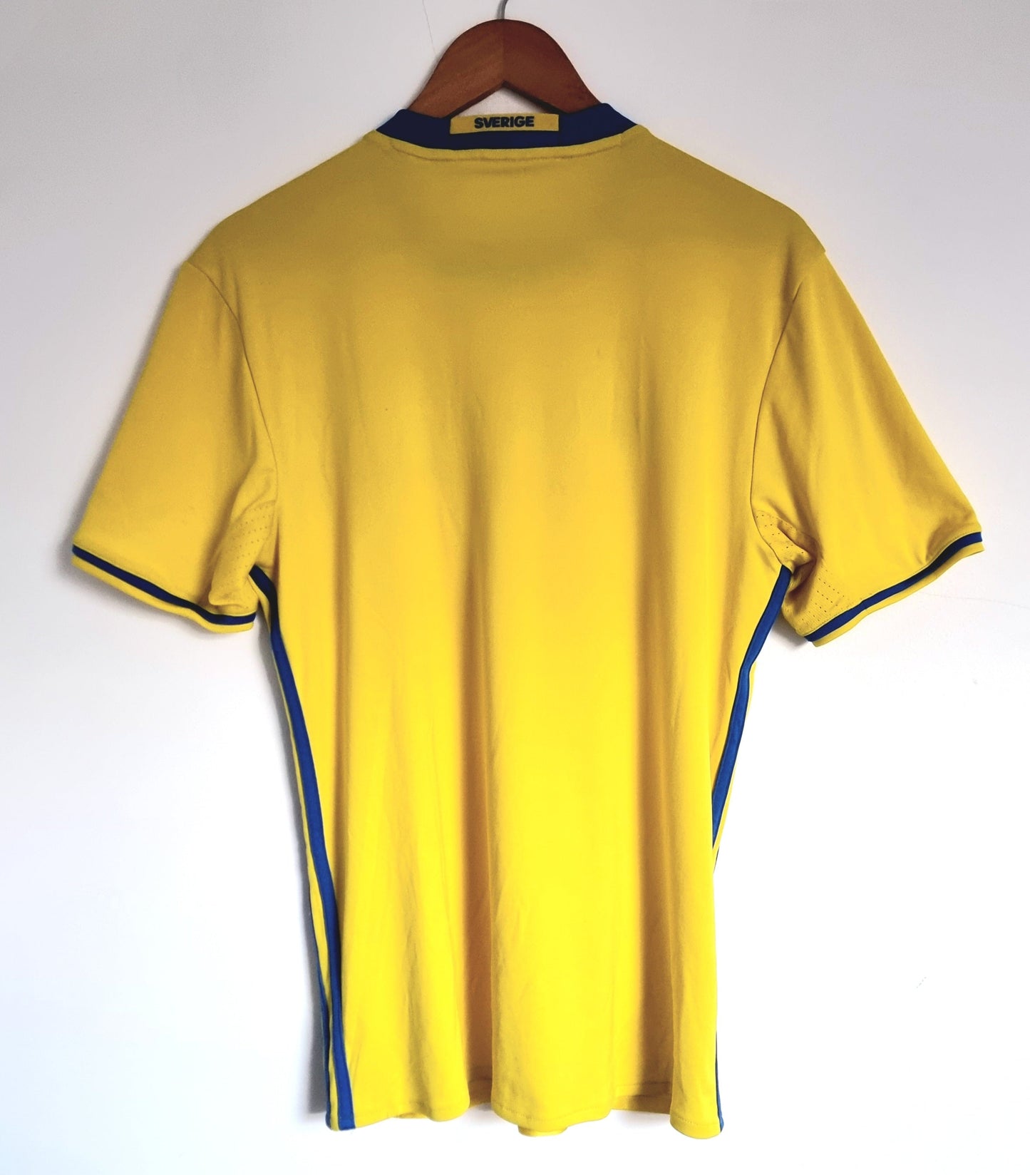 Adidas Sweden 16/17 Home Shirt Small