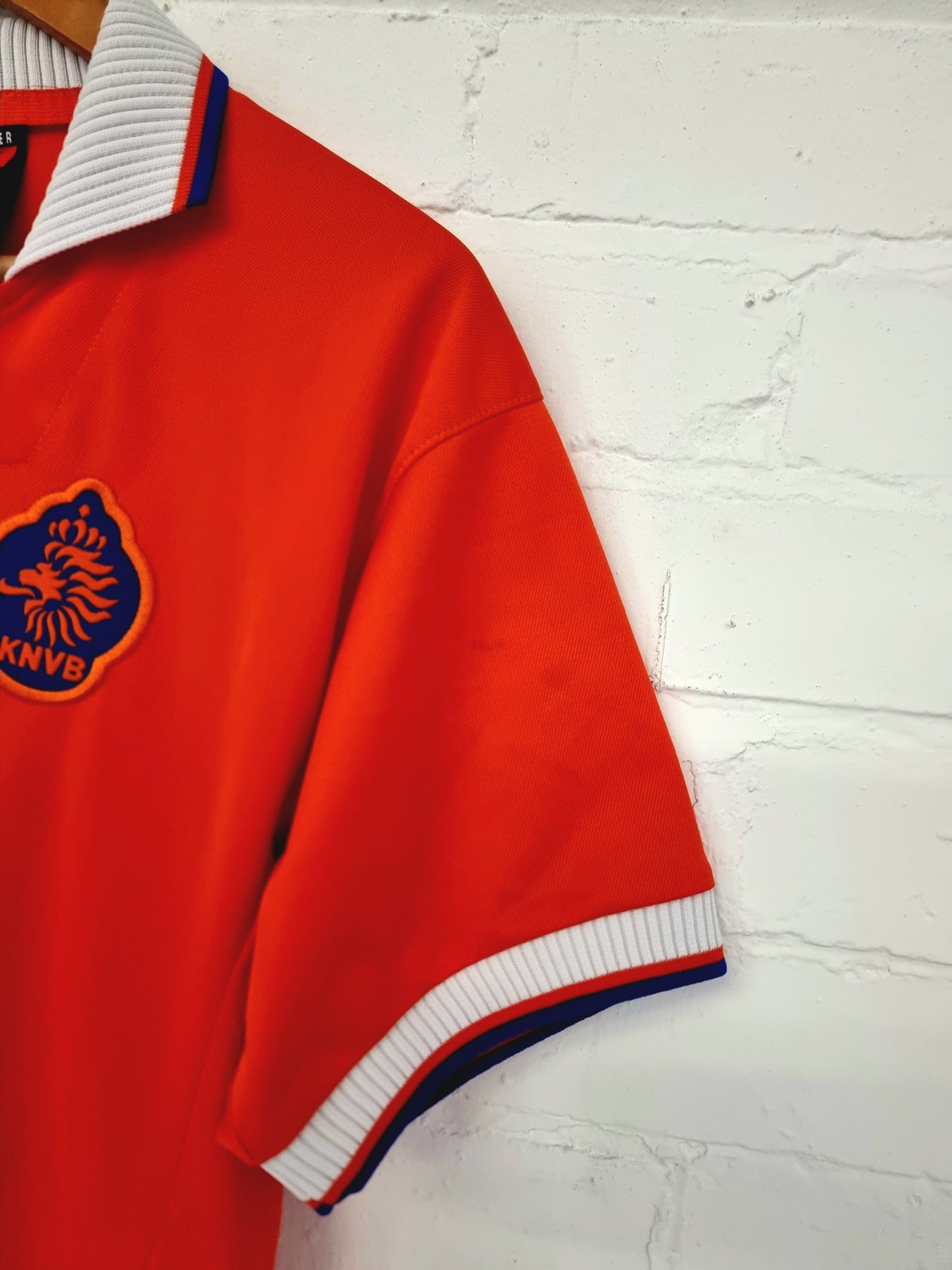 Nike Netherlands 97/98 '8 (Bergkamp)' Home Shirt Medium