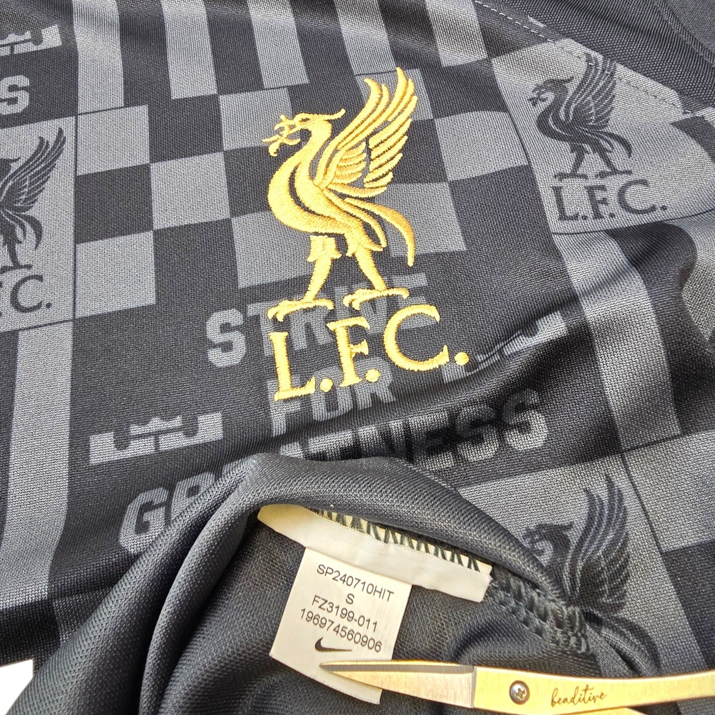 2024/25 Liverpool Training Top (S) Nike X LeBron James