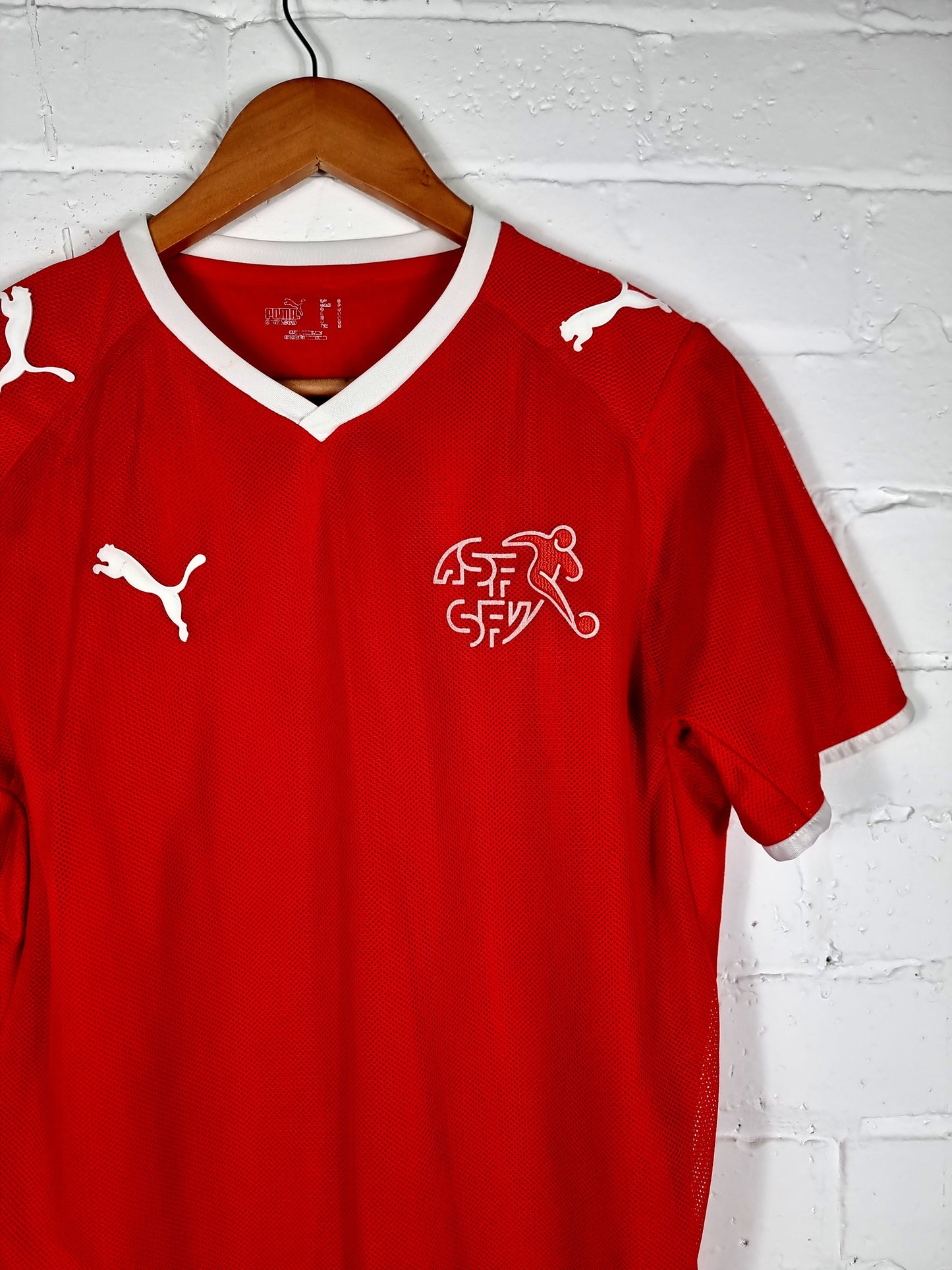 Puma Switzerland 2008/10 Home Shirt Small