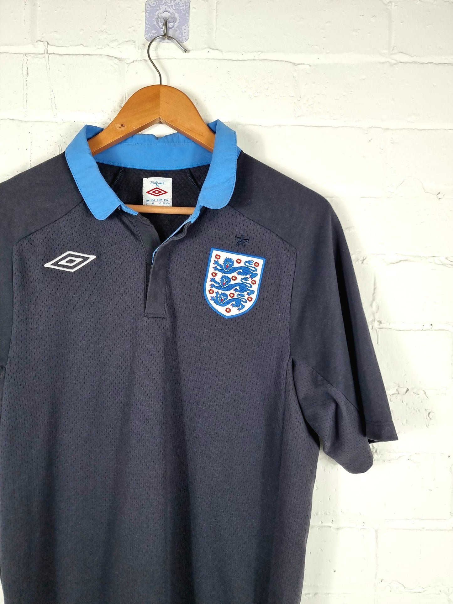 Umbro England 2011/2013 Away Shirt Large